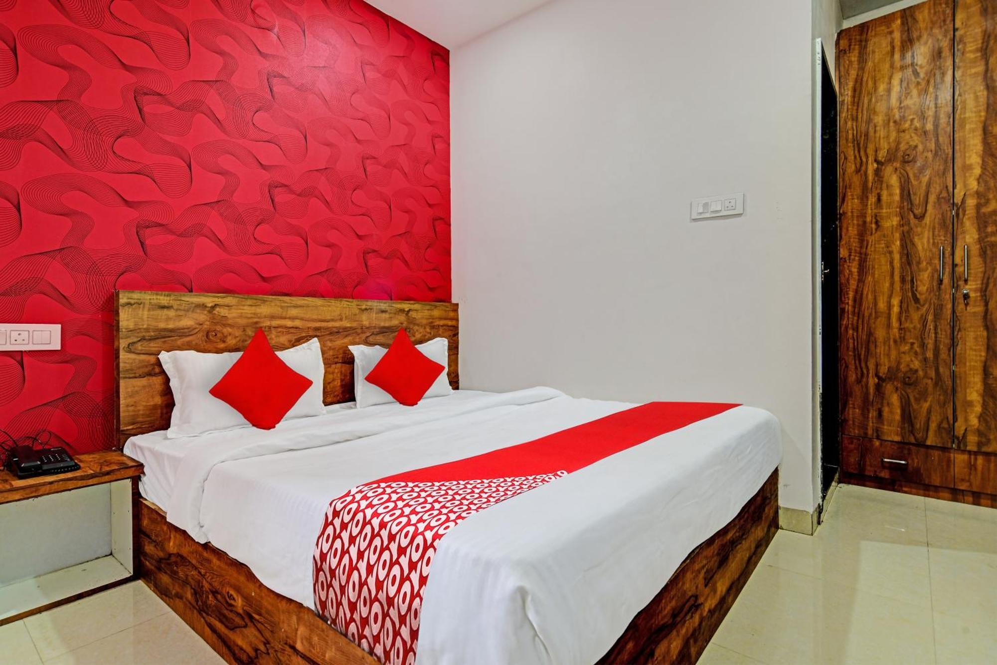 Oyo Flagship Hotel Blue Tick Индаур Экстерьер фото
