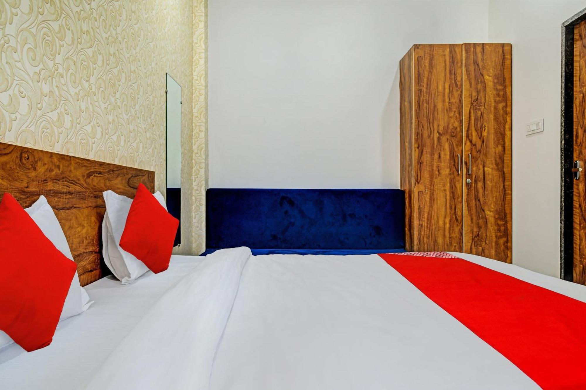 Oyo Flagship Hotel Blue Tick Индаур Экстерьер фото