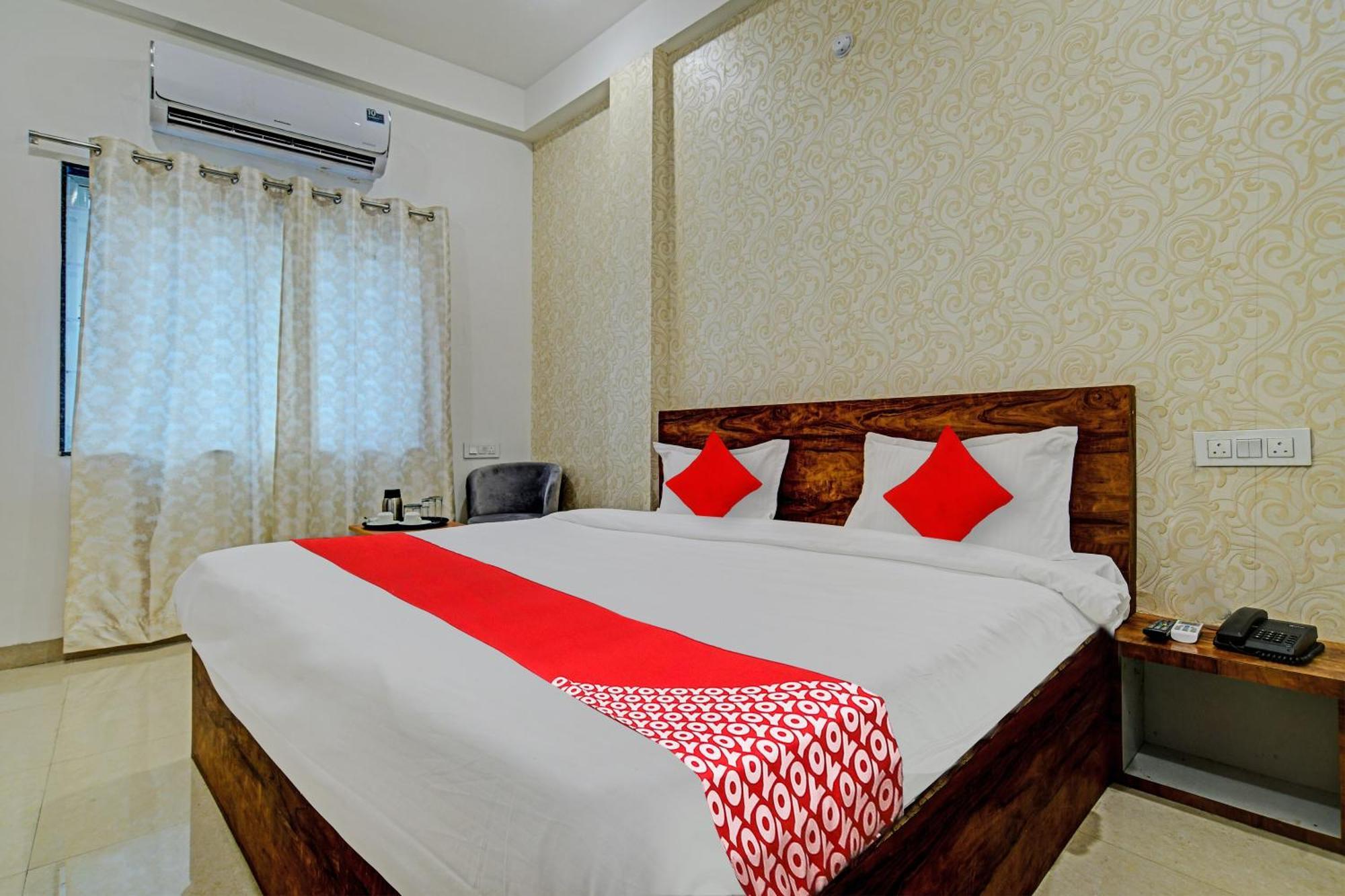 Oyo Flagship Hotel Blue Tick Индаур Экстерьер фото