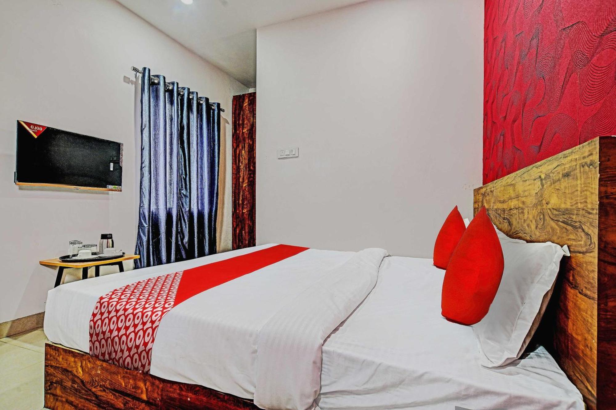 Oyo Flagship Hotel Blue Tick Индаур Экстерьер фото