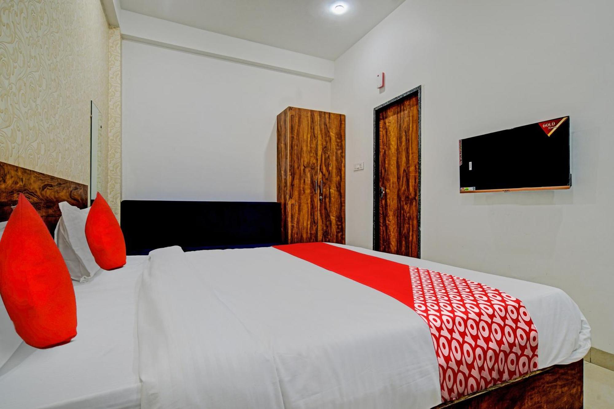 Oyo Flagship Hotel Blue Tick Индаур Экстерьер фото